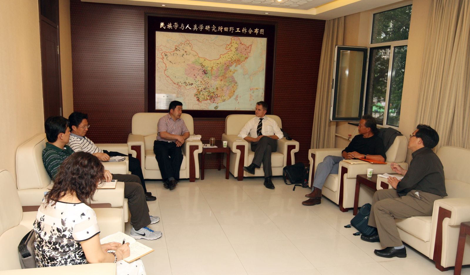 王延中所长会见加拿大卡尔加里大学教育学院院长丹尼斯·苏马拉，程明摄影